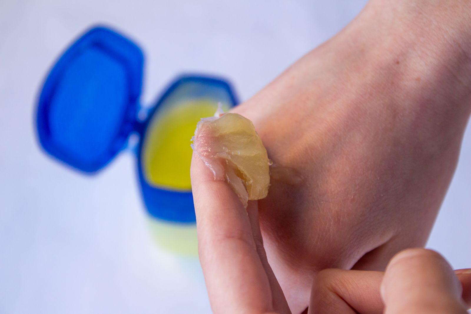 Apply petroleum jelly on skin before putting on perfume (Photo: Getty Images)