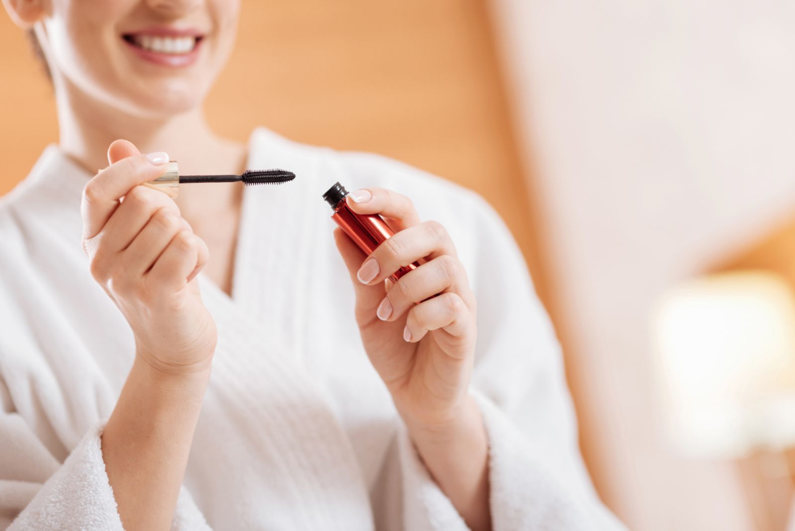 Apply petroleum jelly before your mascara to make it appear longer (Photo: Getty Images)