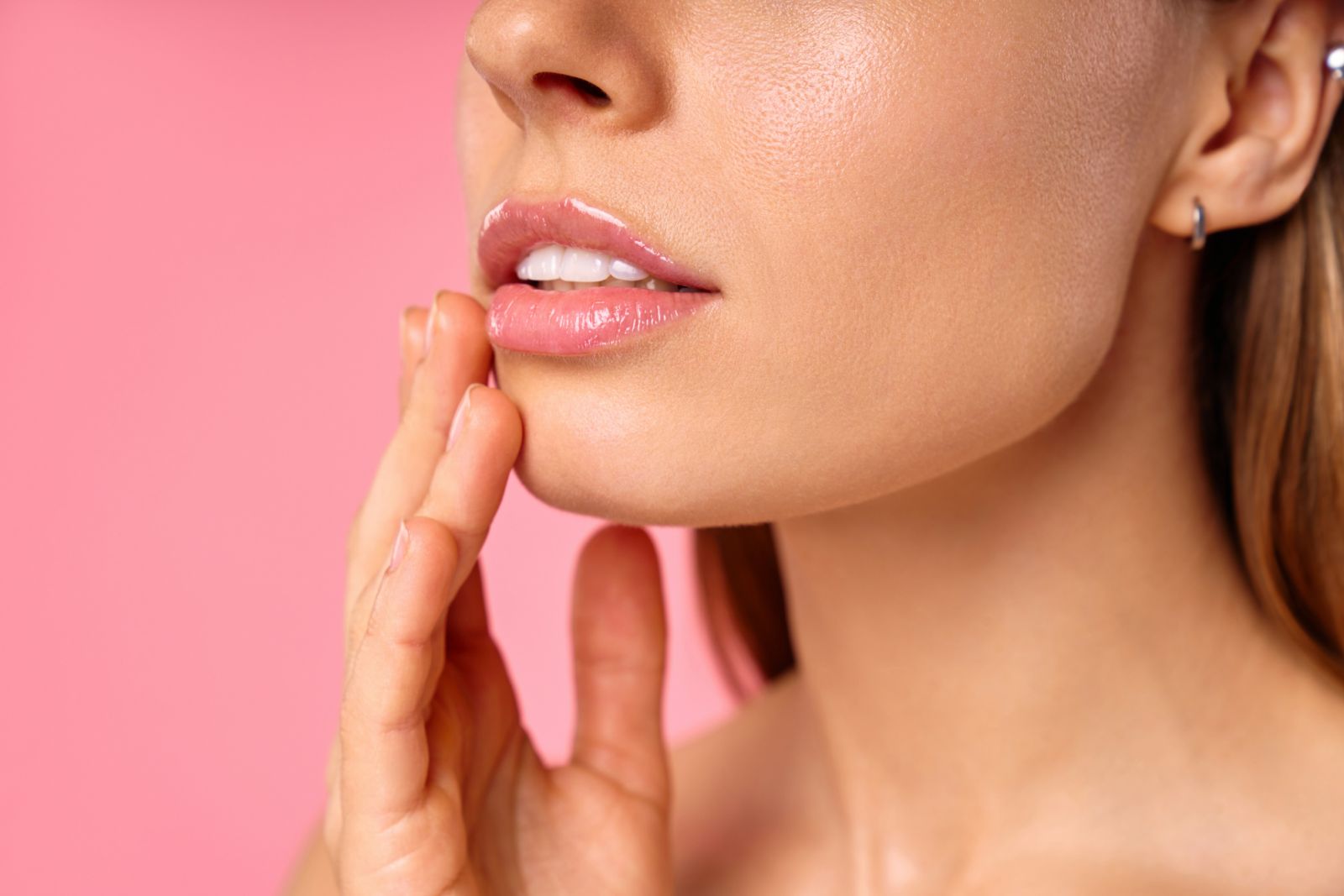 Use petroleum jelly as a face cleanser or makeup remover (Photo: Getty Images)