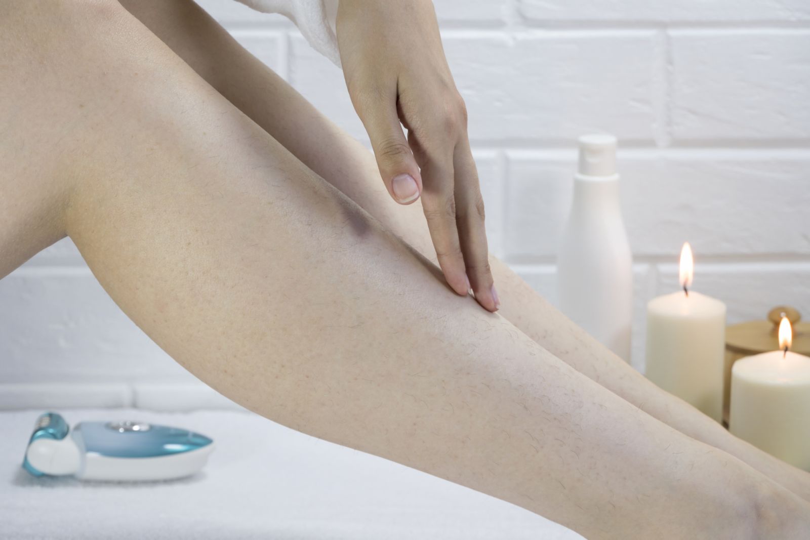 Petroleum jelly soothes razor bumps (Photo: Getty Images)