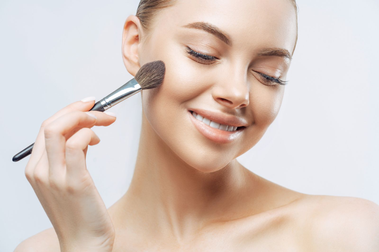 Petroleum jelly is a good primer (Photo: Getty Images)