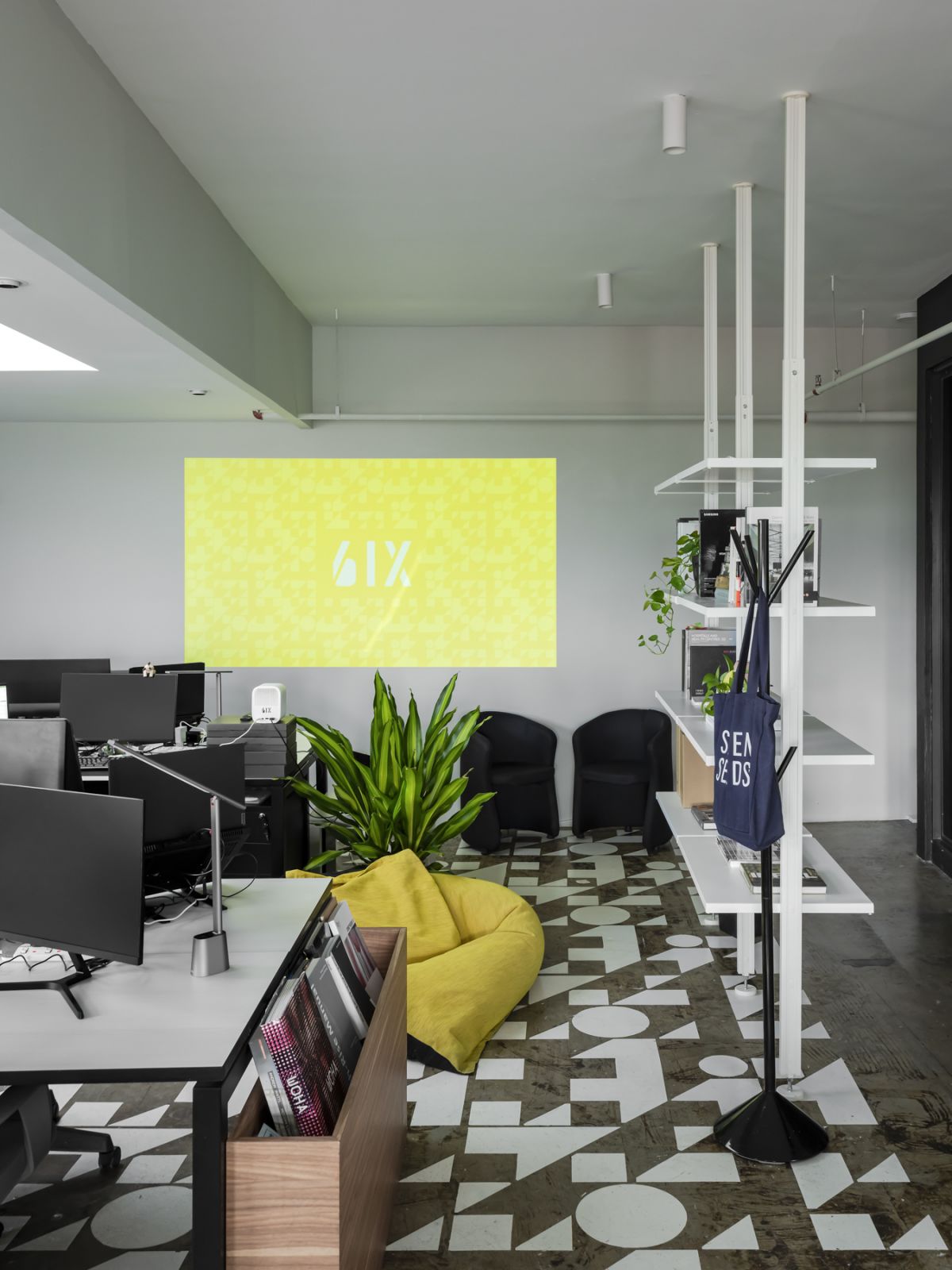 The studio is made up of flexible work stations