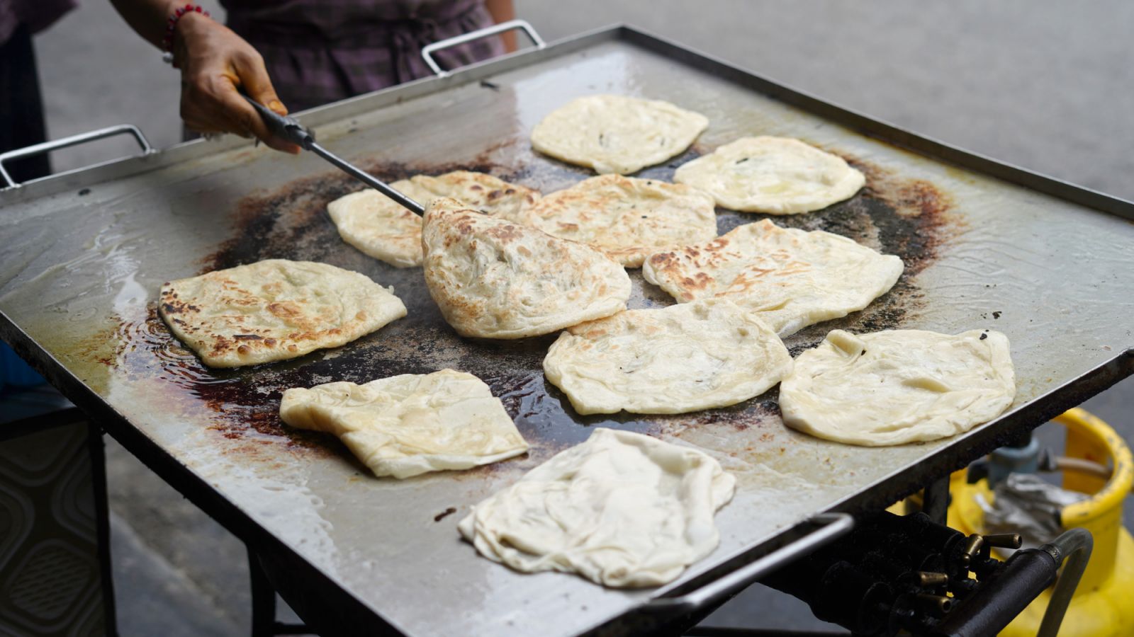 Roti canai being prepared (Photo: Getty Images)