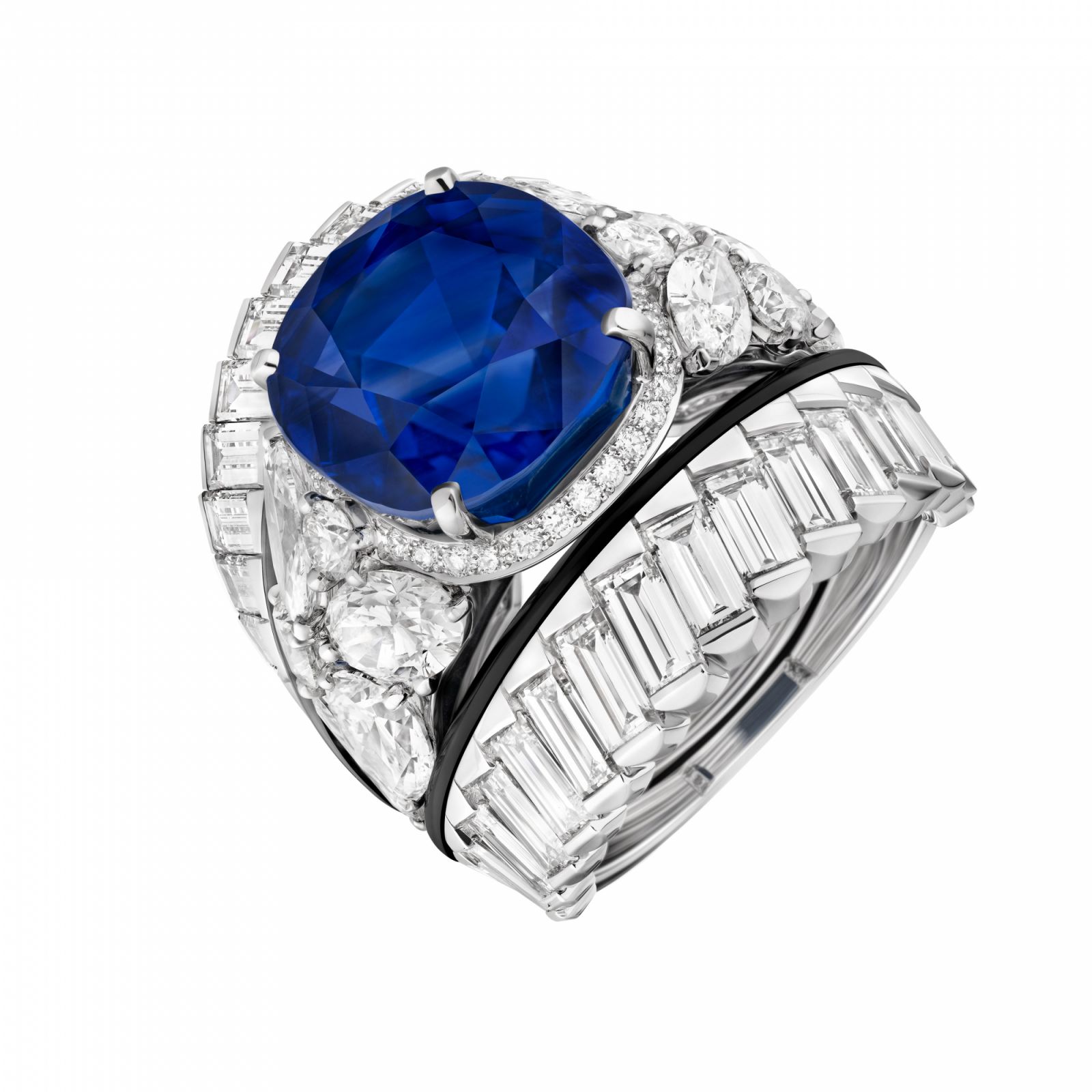 Graphic line ring in white gold, platinum, diamonds, sapphire and onyx (Photo: courtesy of Chanel)