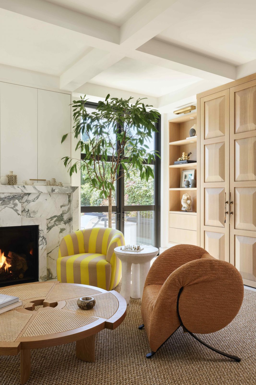 A tasteful blend of vintage and contemporary furniture pieces