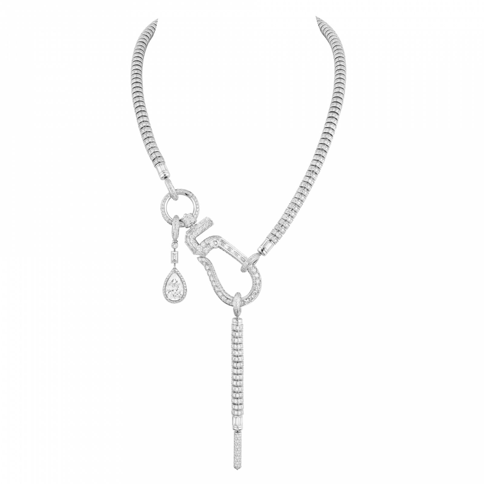 Sporty 5 necklace in white gold and diamonds (Photo: courtesy of Chanel)