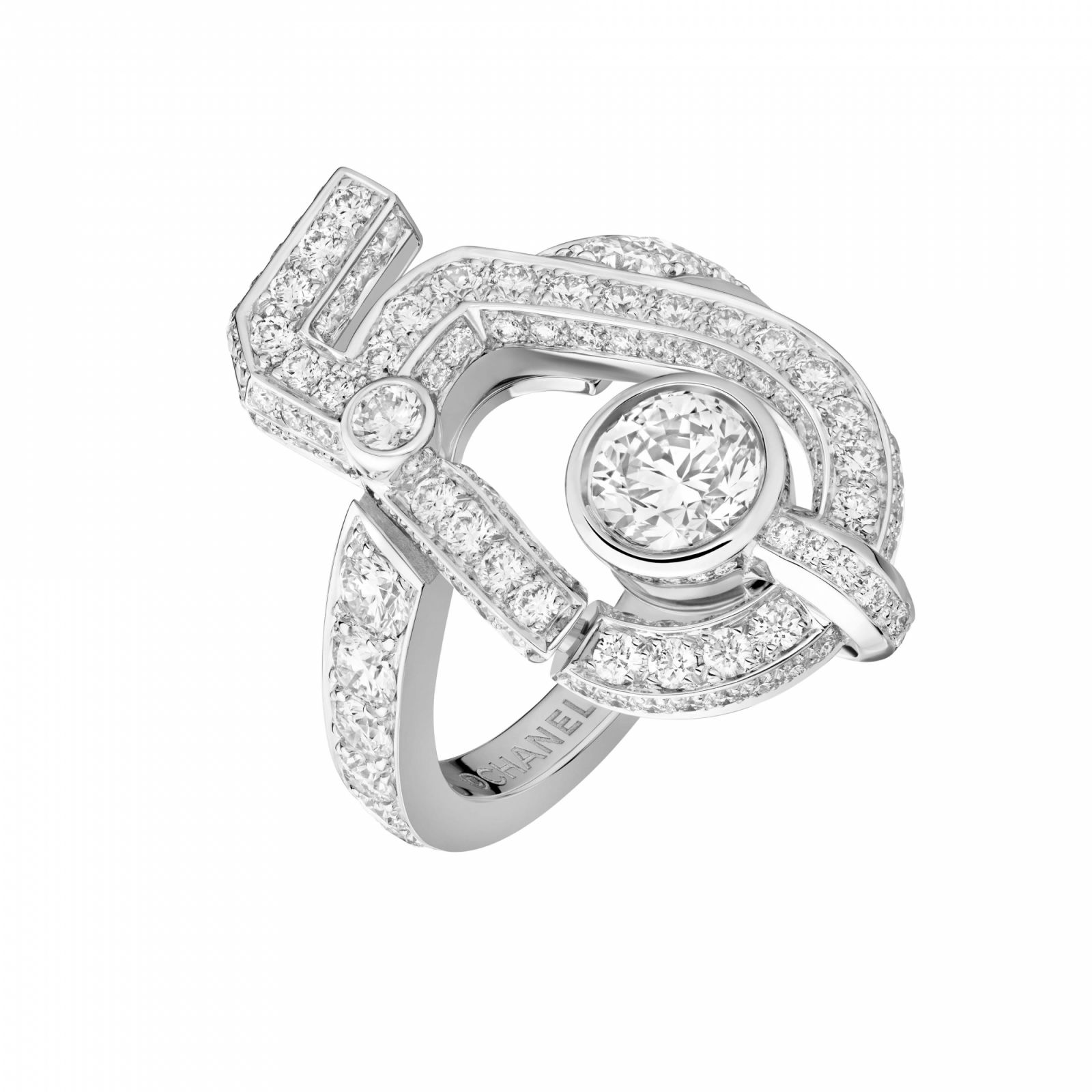 Sporty 5 ring in white gold and diamonds (Photo: courtesy of Chanel)
