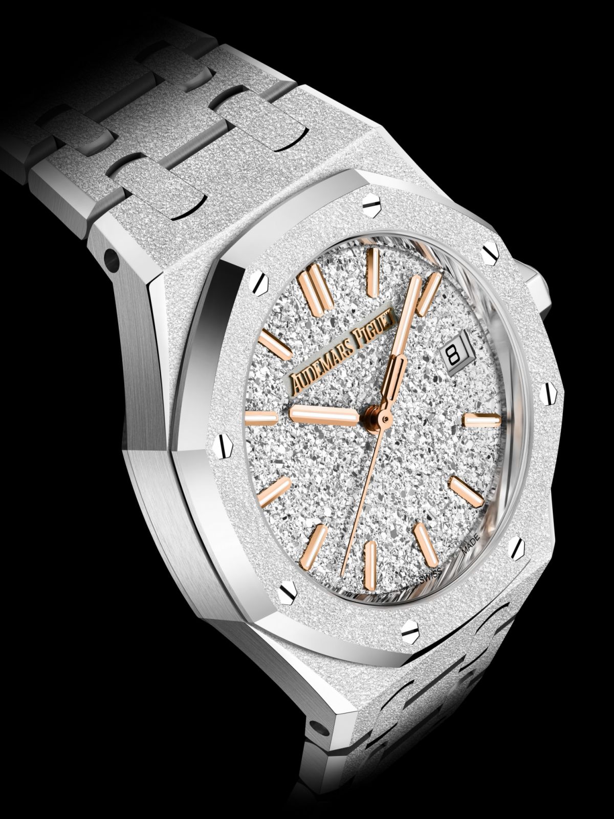 皇家橡樹系列自動上鏈霜金34毫米腕錶白K金款。（Photo: Audemars Piguet）