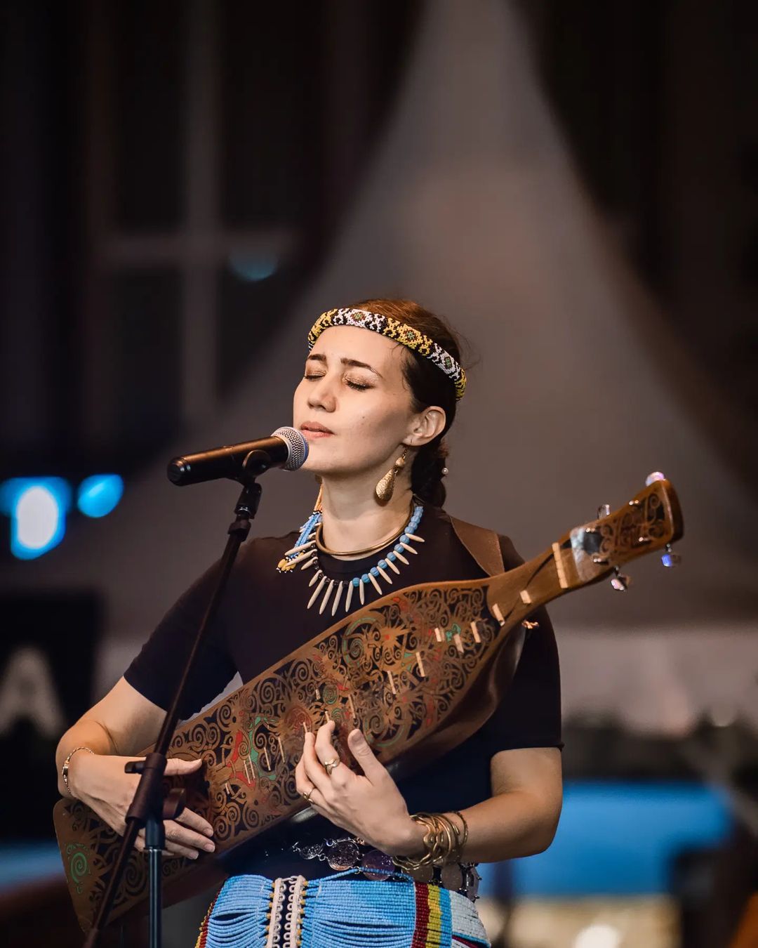 Alena Murang on stage (Photo: Instagram / @photographbyhm)