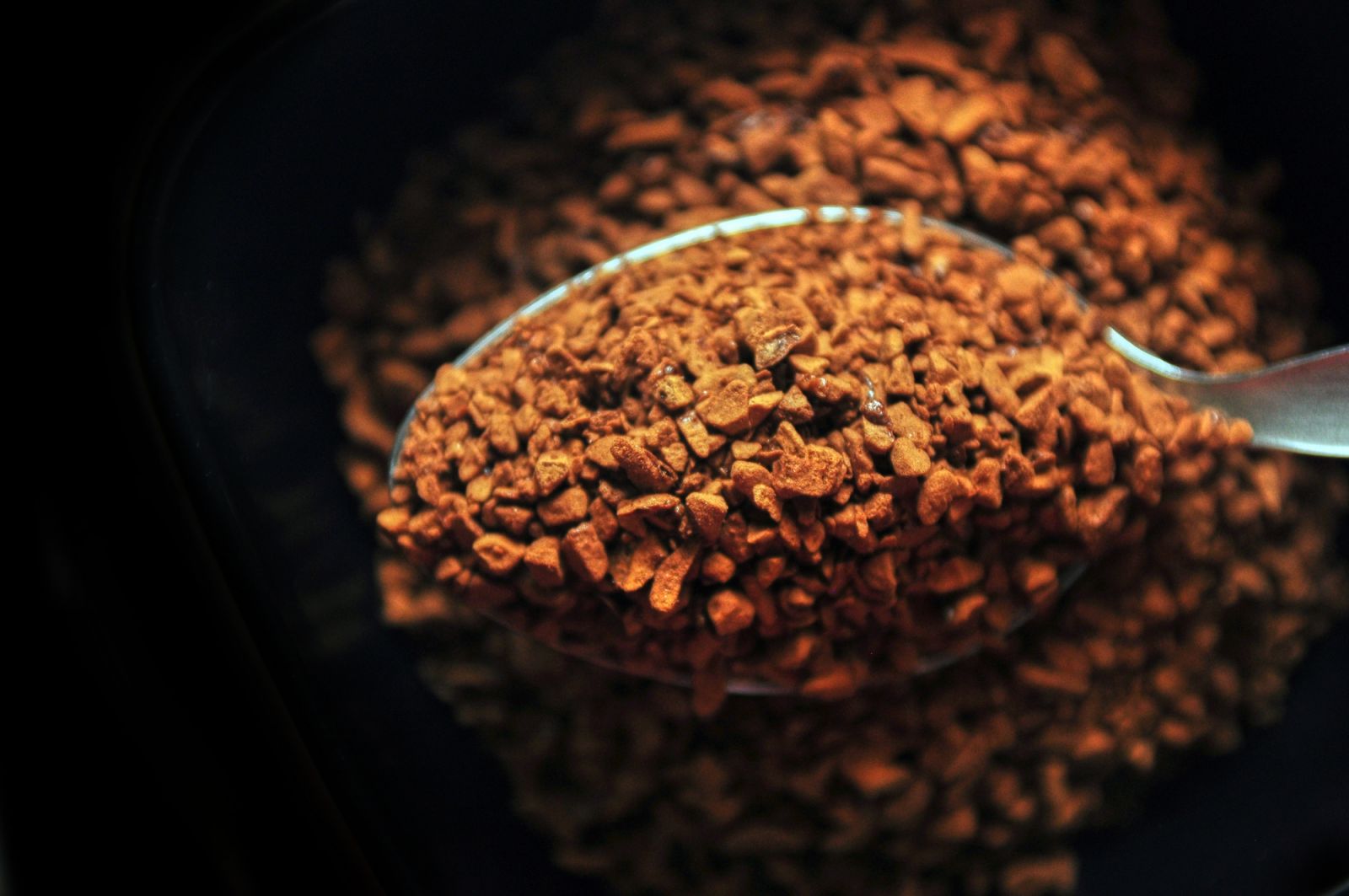 A spoon of instant coffee granules (Photo: Getty Images)
