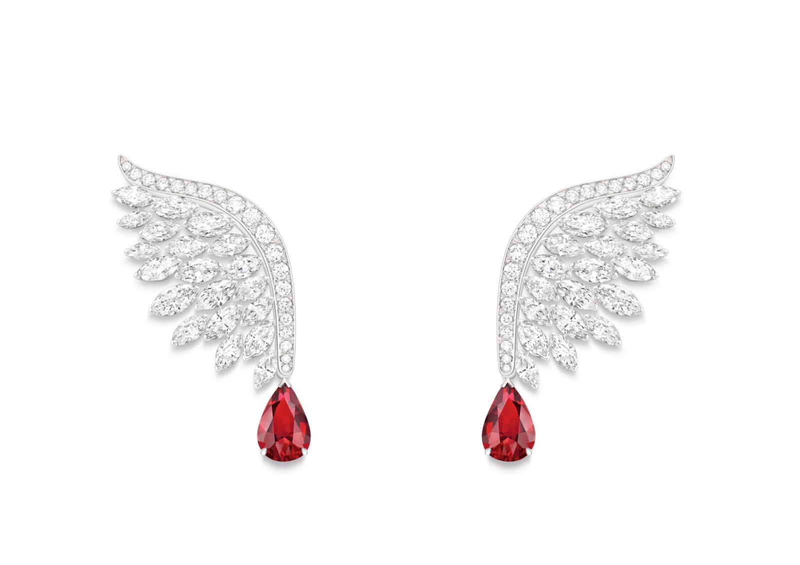 伯爵Treasure系列18K白金紅寶石羽翼耳環。(Photo: Piaget)