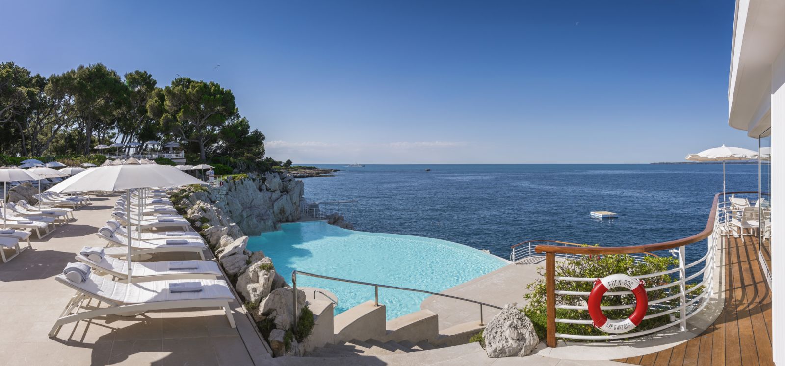 Lounge by the swimming pool