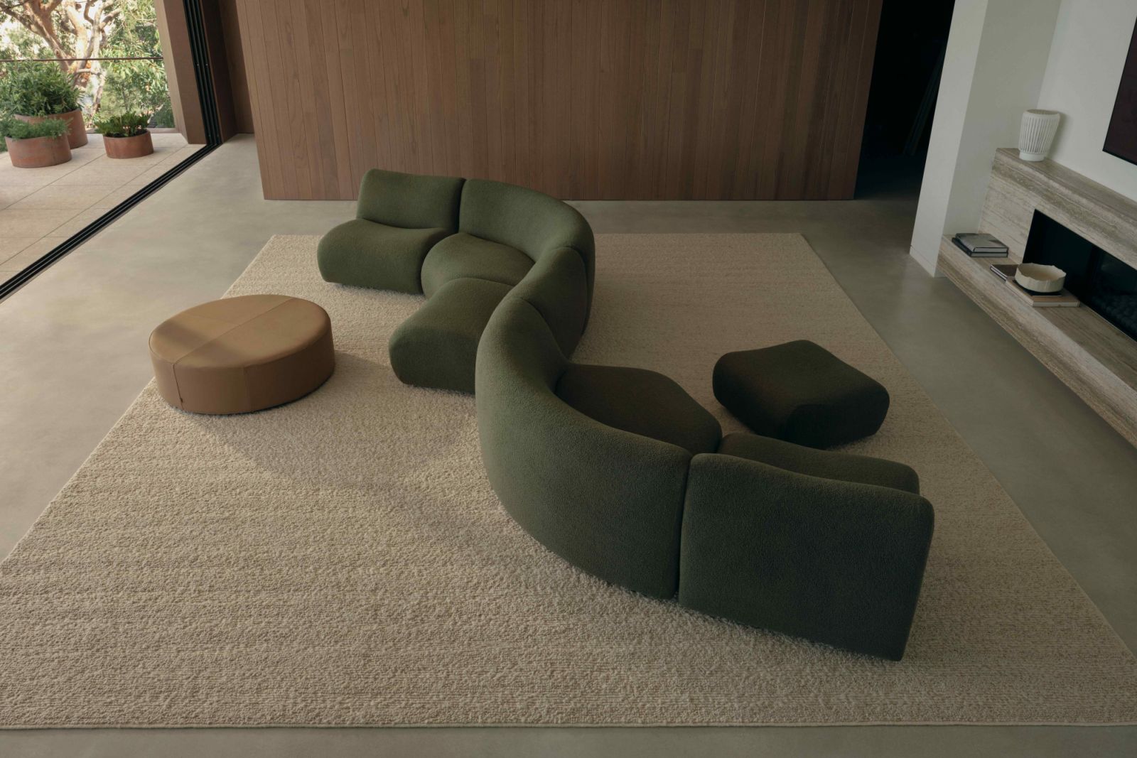 Organic contours and comfort layers