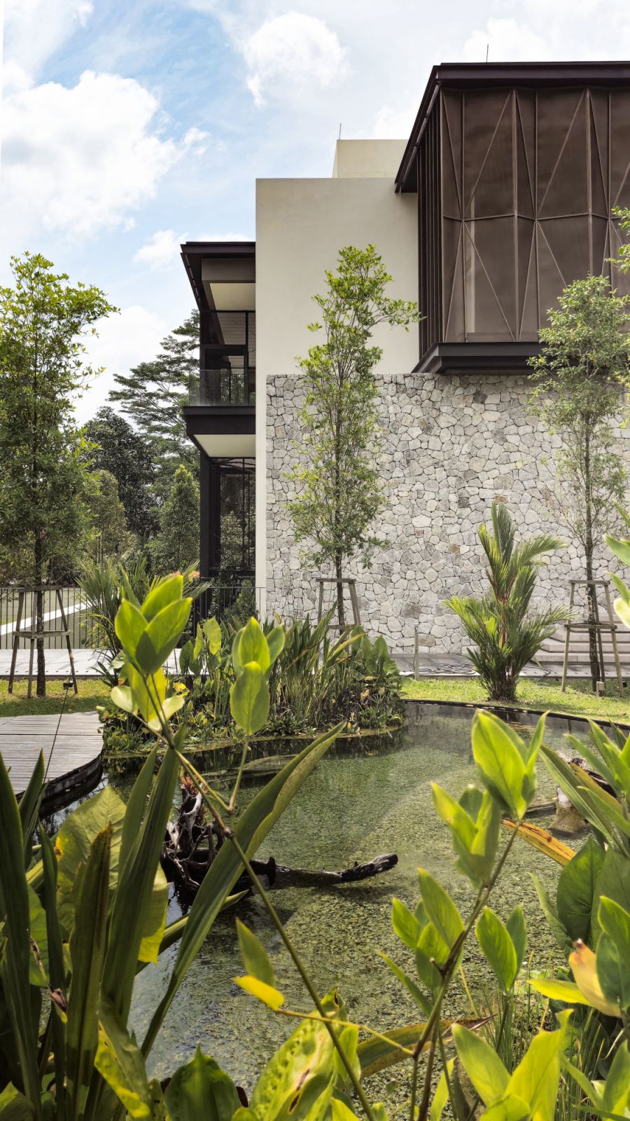 The house combines external volumes, courtyards and gardens as an integral unit to their home