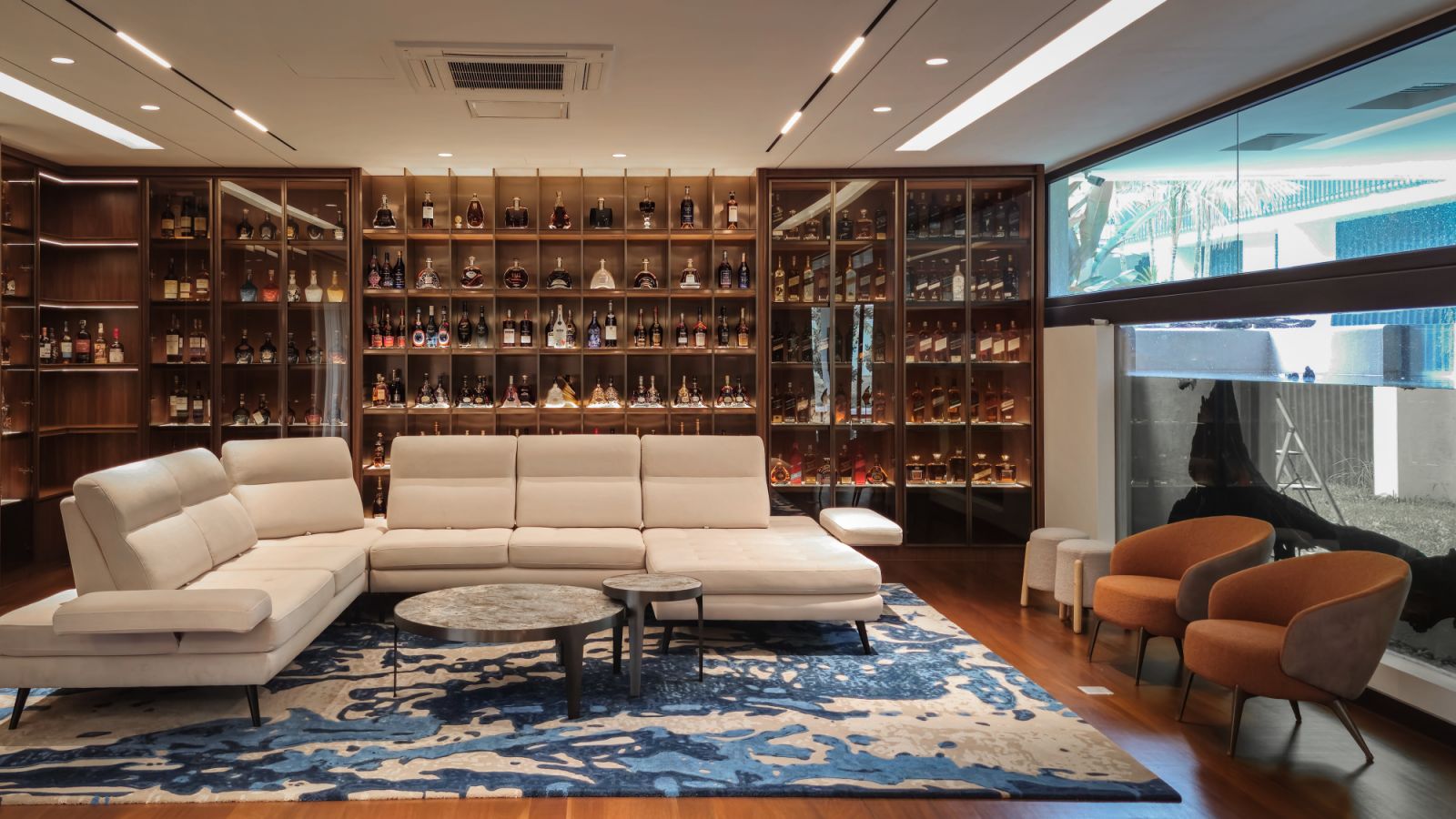 Relaxed low slung furniture was favoured