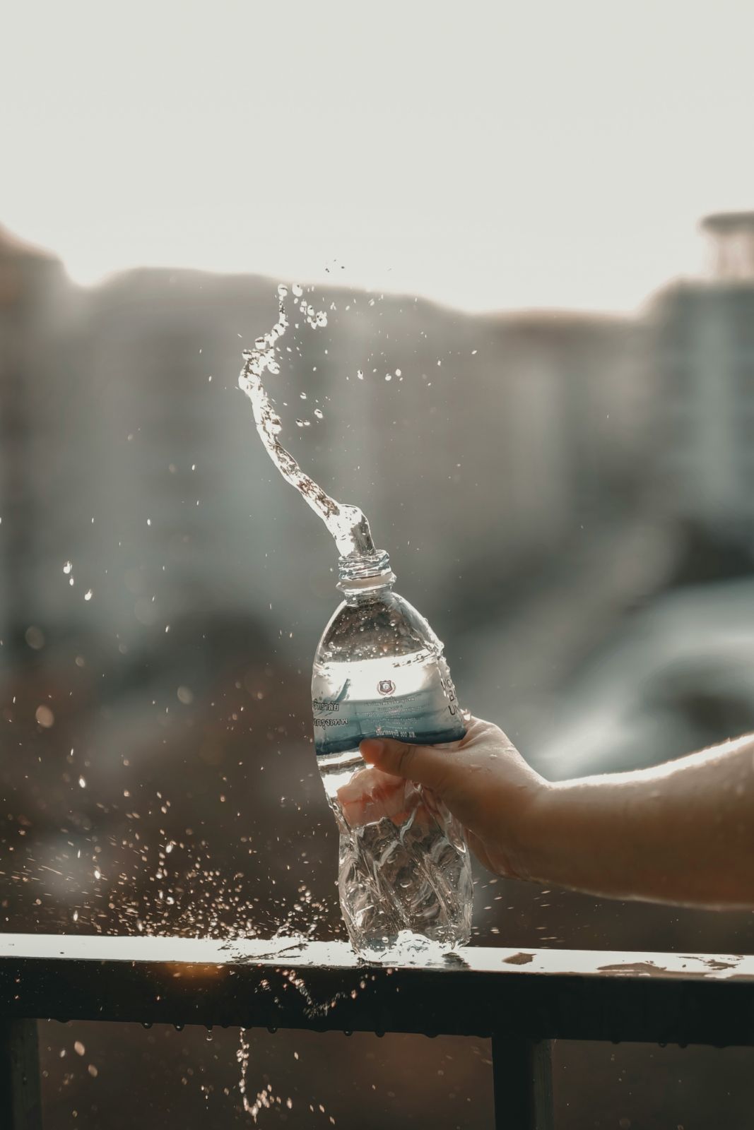 塑膠微粒在礦泉水中被偵測出每公升高達24萬顆。Photo:Unsplash
