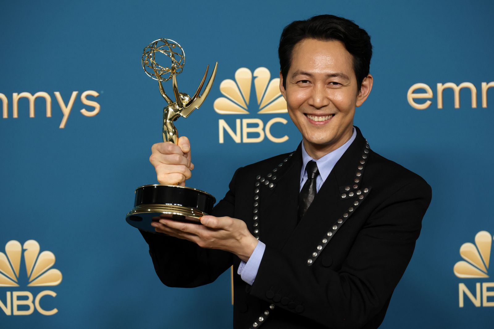 LOS ANGELES, CALIFORNIA - SEPTEMBER 12: Lee Jung-jae, winner of Outstanding Lead Actor in a Drama Series for "Squid Game", poses in the press room during the 74th Primetime Emmys at Microsoft Theater on September 12, 2022 in Los Angeles, California. (Photo by Frazer Harrison/Getty Images)