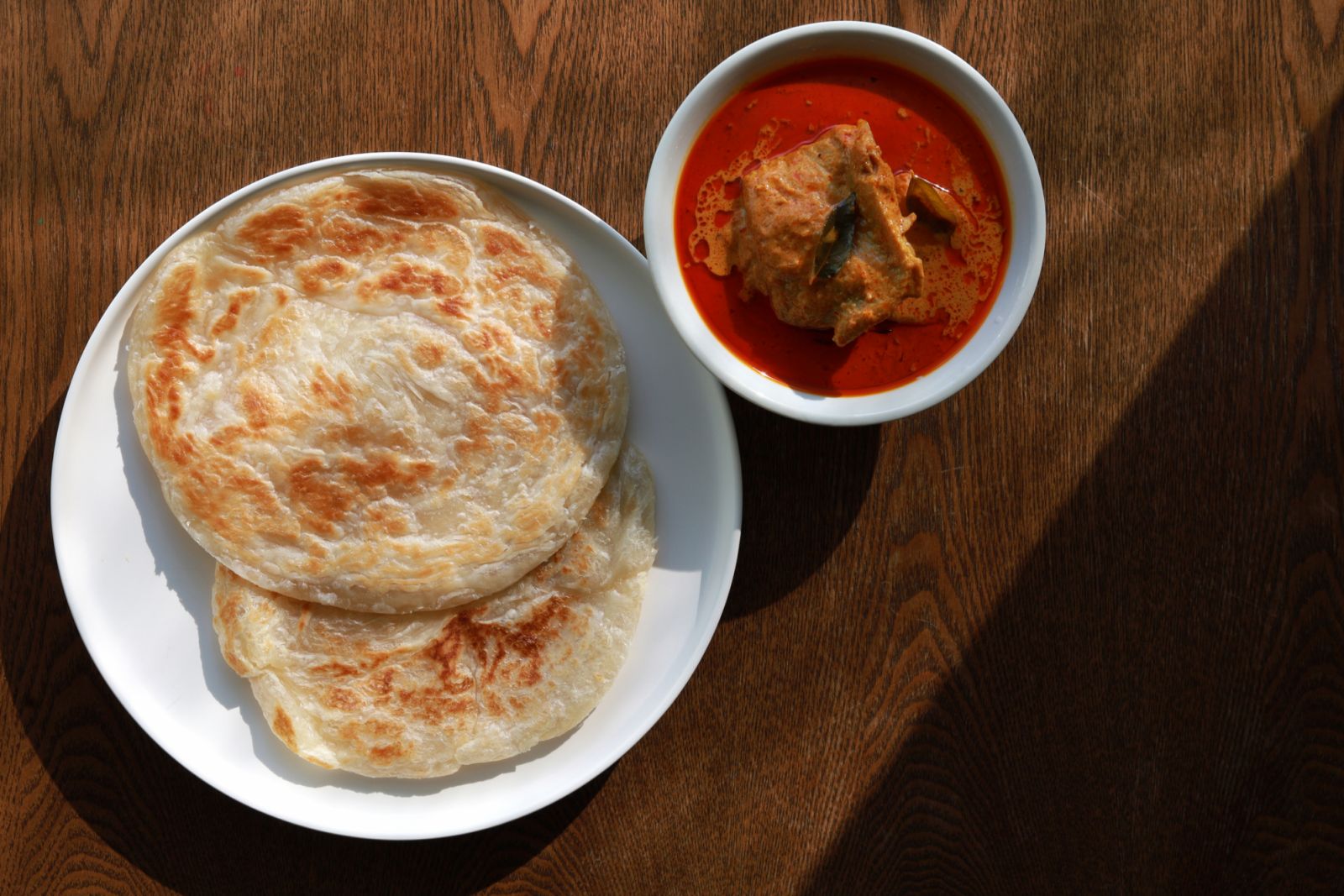 Roti canai served with curry (Photo: Getty Images)