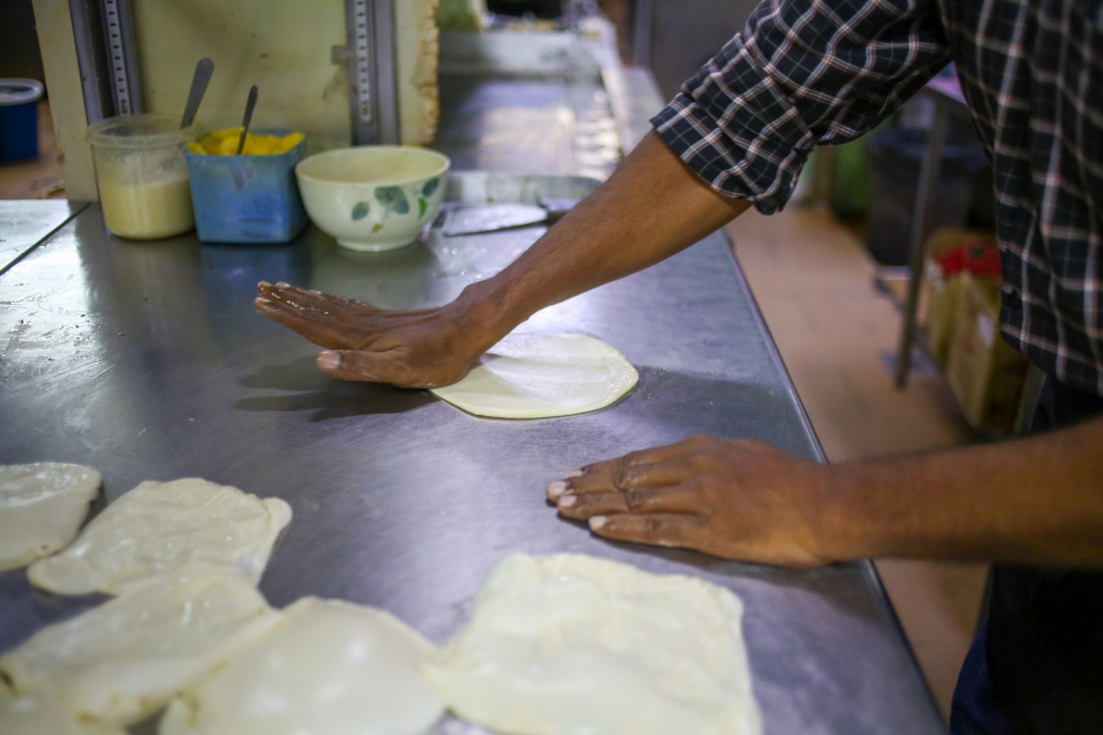 Kneading roti canai dough (Photo: Getty Images)