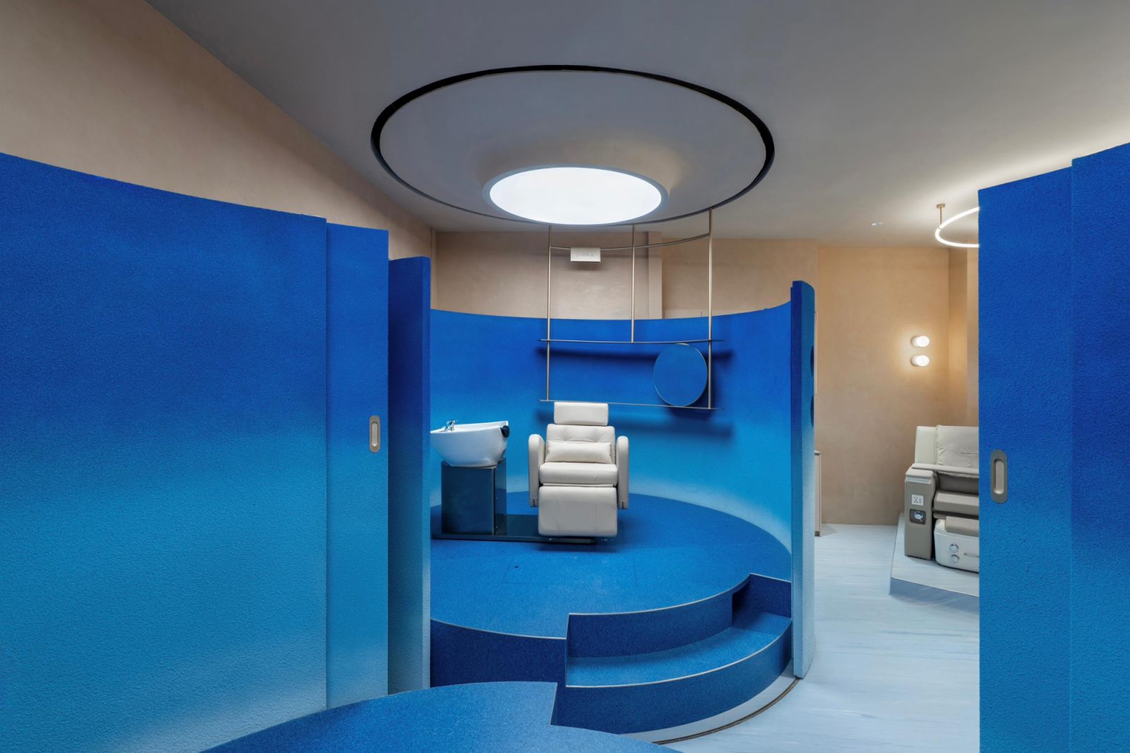 The pod area with gradient shades of blue (Photo: Bricks Begin)