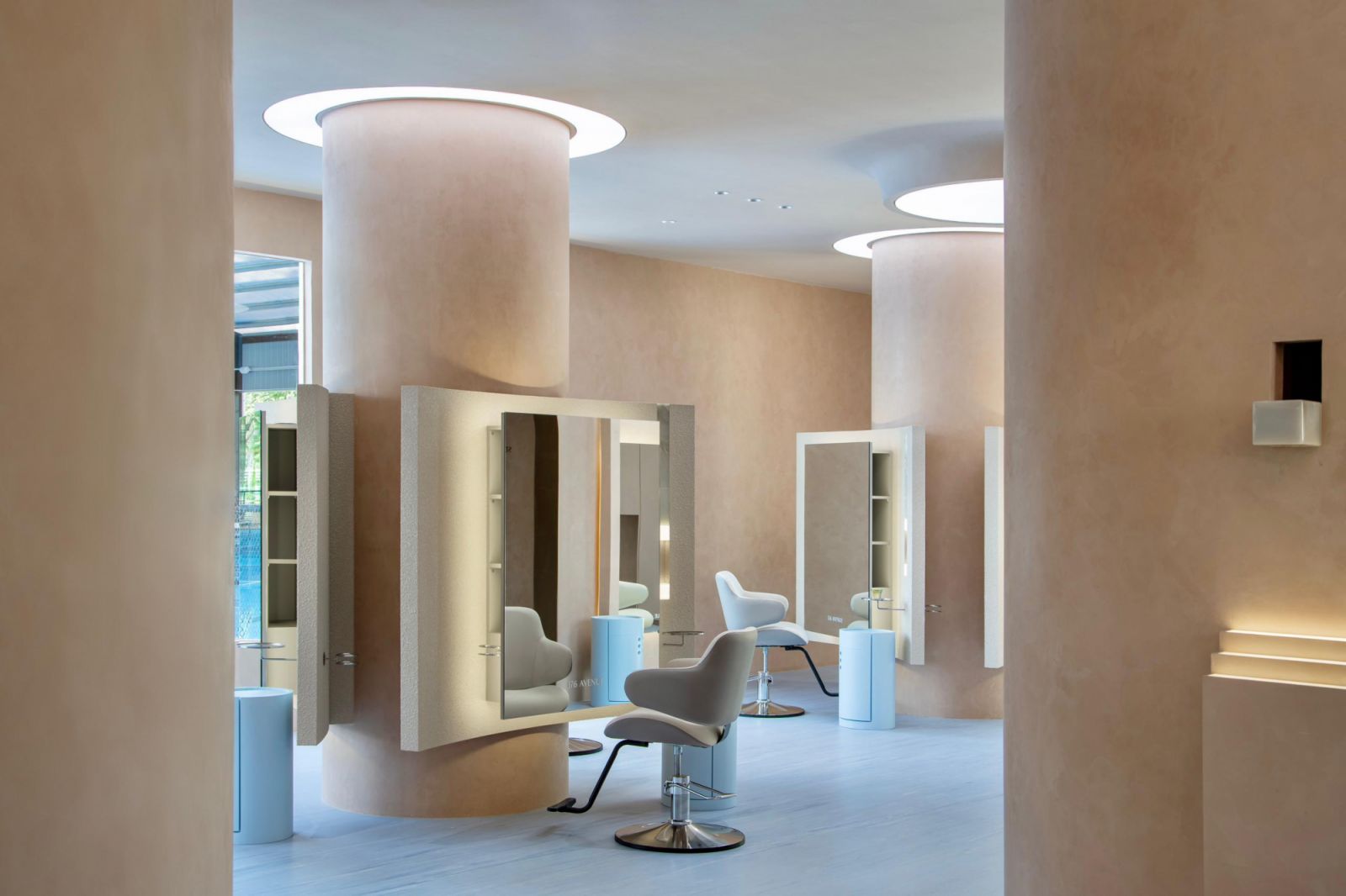 The streamlined hair cut area in the centre (Photo: Bricks Begin)