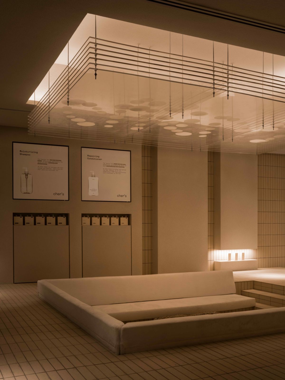 The sunken waiting area with acrylic elements (Photo: TWJPTO)