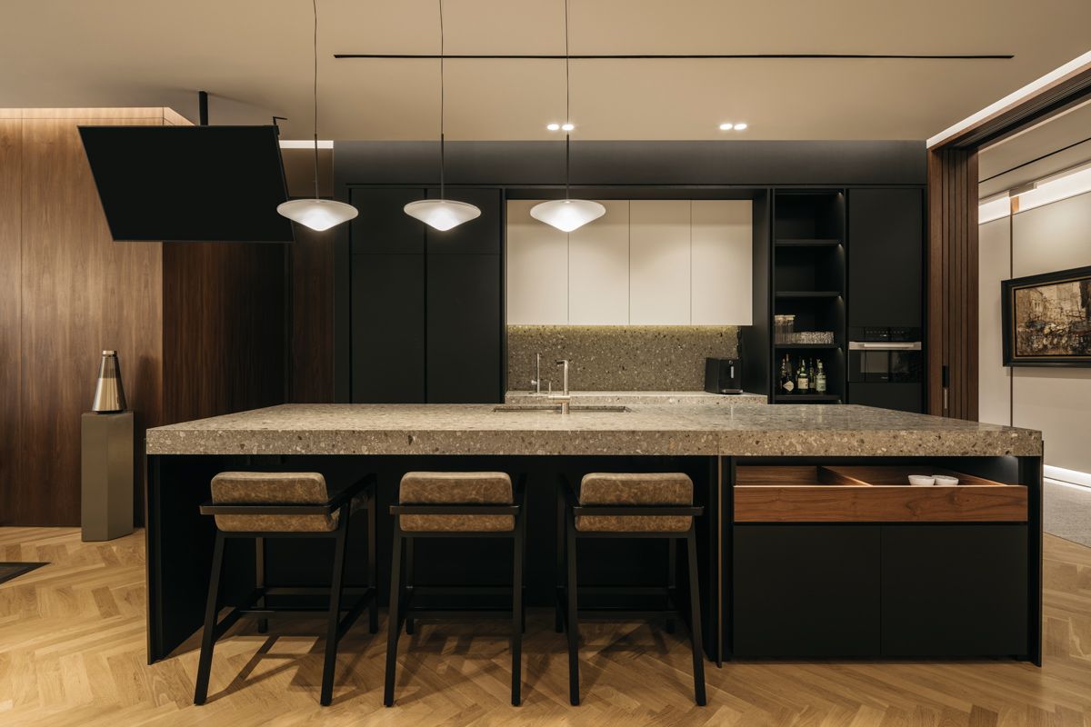 The large kitchen island and bar counter turn the pantry into a social zone (Photo: Anthracyte Studio)