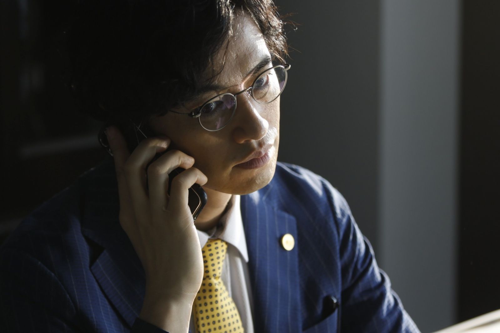 齋藤工飾演的律師秋澤良人在結局扮演了重要的關鍵角色,也揭曉了他不為人知的過往。(Photo: TV Asahi)