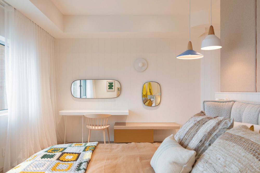 Neutral and minimalist with unusual elements for Quebec