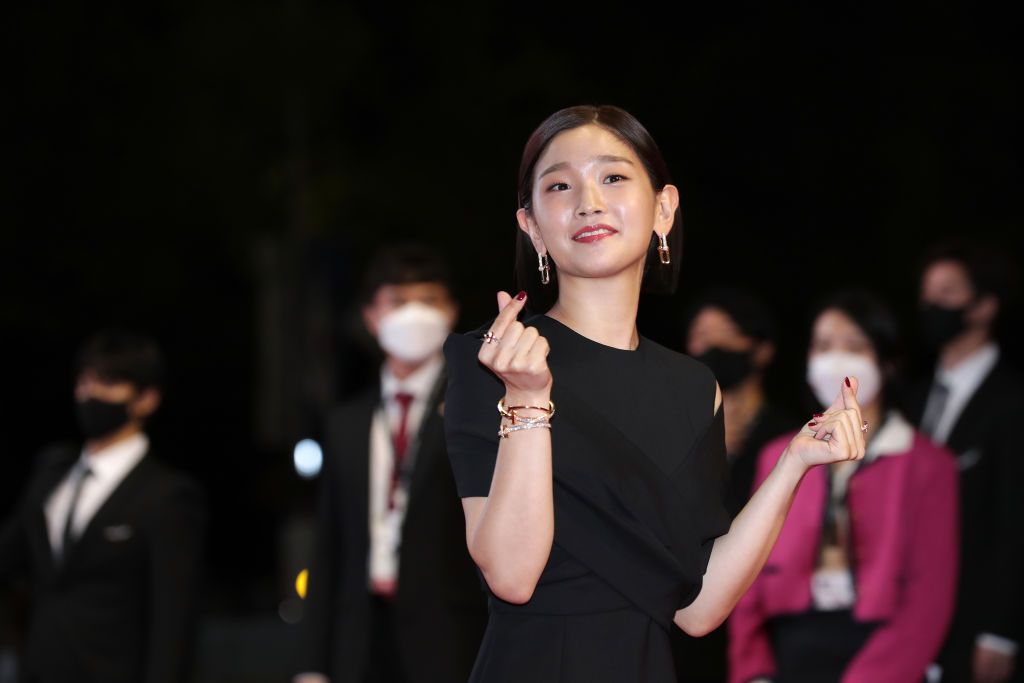 Park So-dam arrives at the opening ceremony of the 26th Busan International Film Festival at the Busan Cinema Center on October 06, 2021 (Photo: Getty Inages)