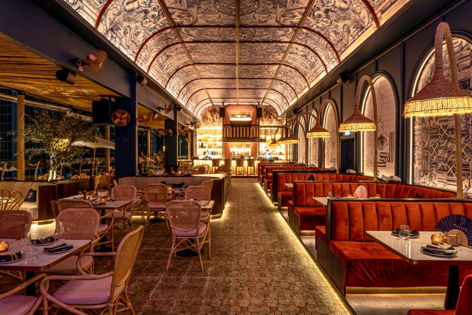 ร้าน Pastel Rooftop Bar & Mediterranean Dining