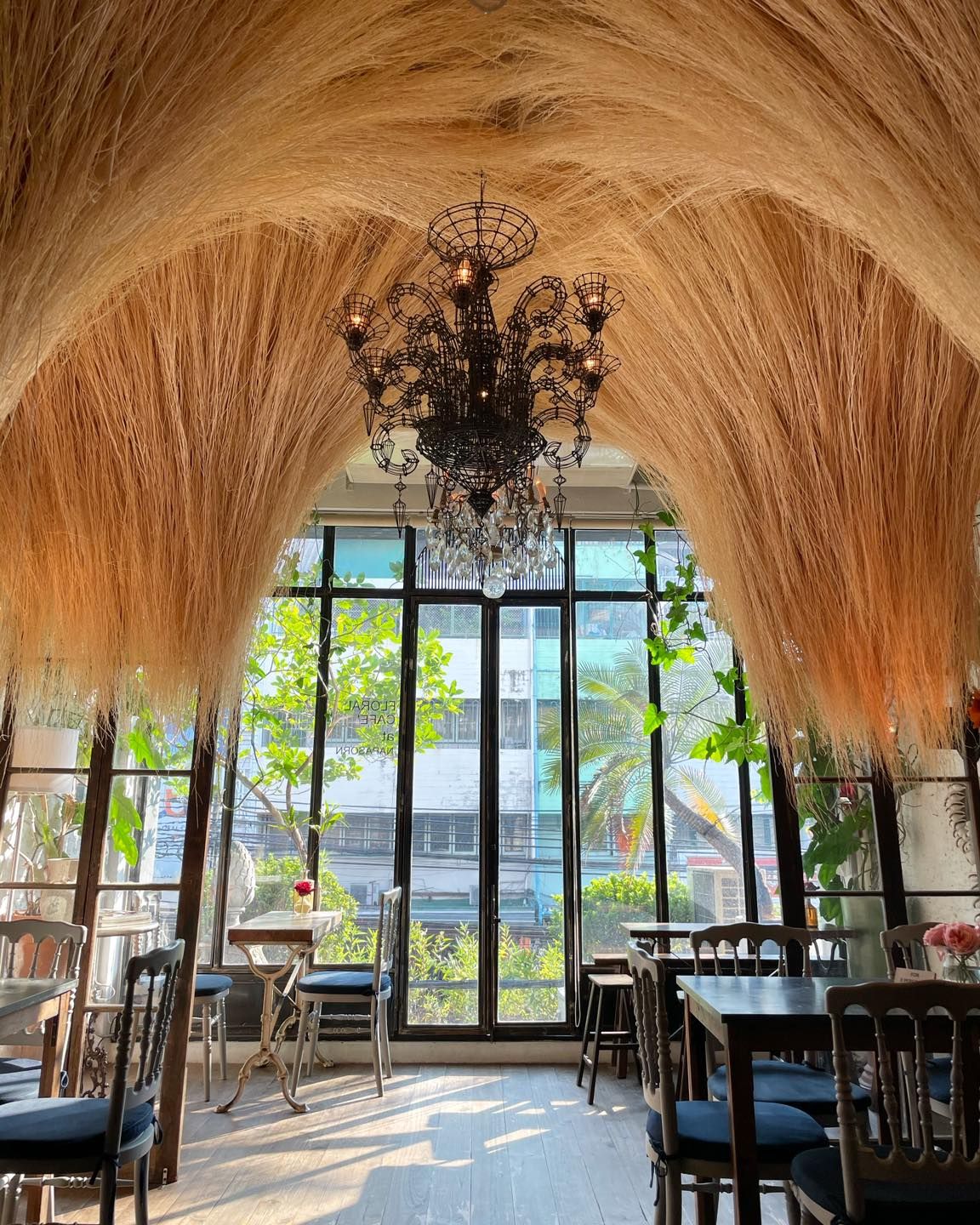 คาเฟ่ Floral Cafe at Napasorn