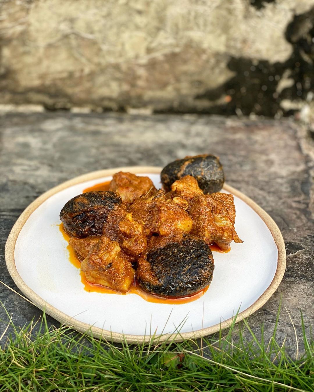 Kari keluak bersama khinzir (Foto: Instagram / @chefmelbanunis)
