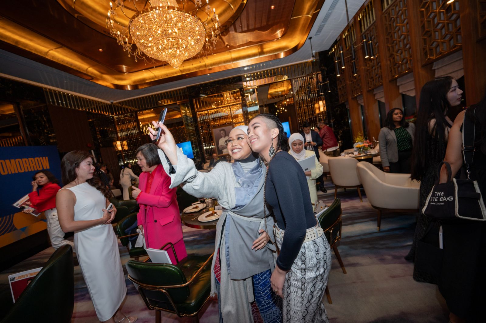 Noor Ayu Fatini Mohd Bakhari taking a selfie with Belle Sisoski (Photo: Precieux Productions)