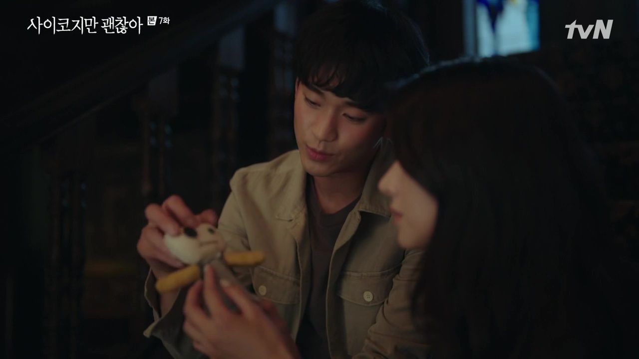 Moon Gang-tae (played by Kim Soo-hyun) introducing his “The Nightmare Catcher” Mang-Tae doll to Ko Moon-young (played by Seo Yea-ji) in ‘It’s Okay to Not Be Okay’ (Photo: tvN)