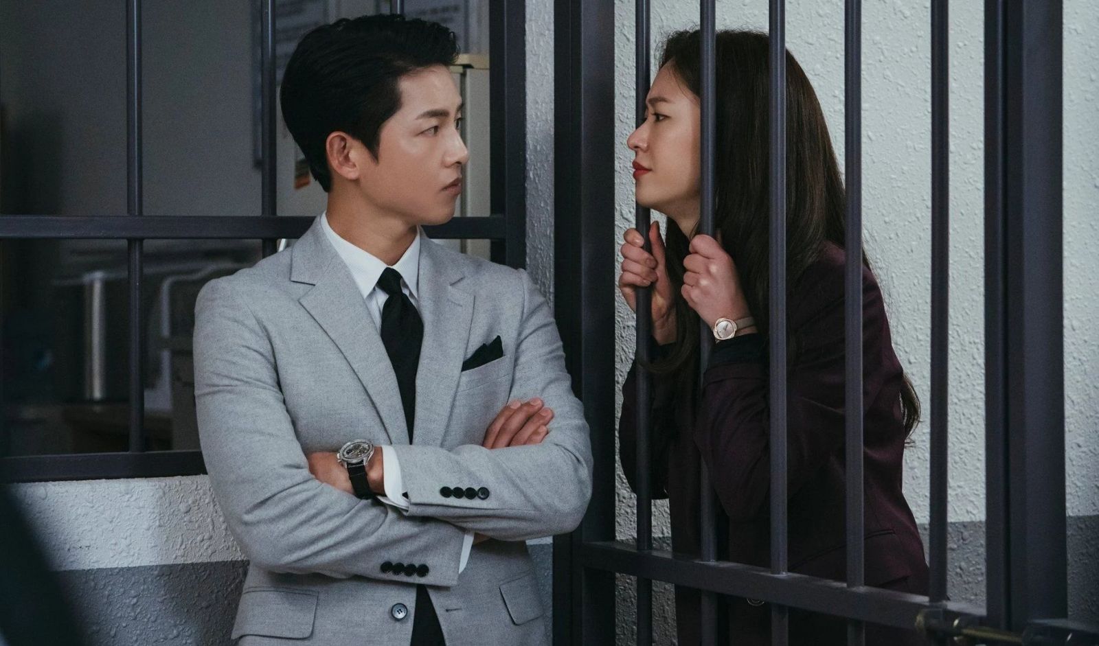 Vincenzo Cassano/Park Joo-hyung (played by Song Joong-ki) wears the Zenith Chronomaster El Primero Open with a silver dial while Hong Cha-young (played by Jeon Yeo-been) dons a Swarovski Crystal Flower watch in ‘Vincenzo’