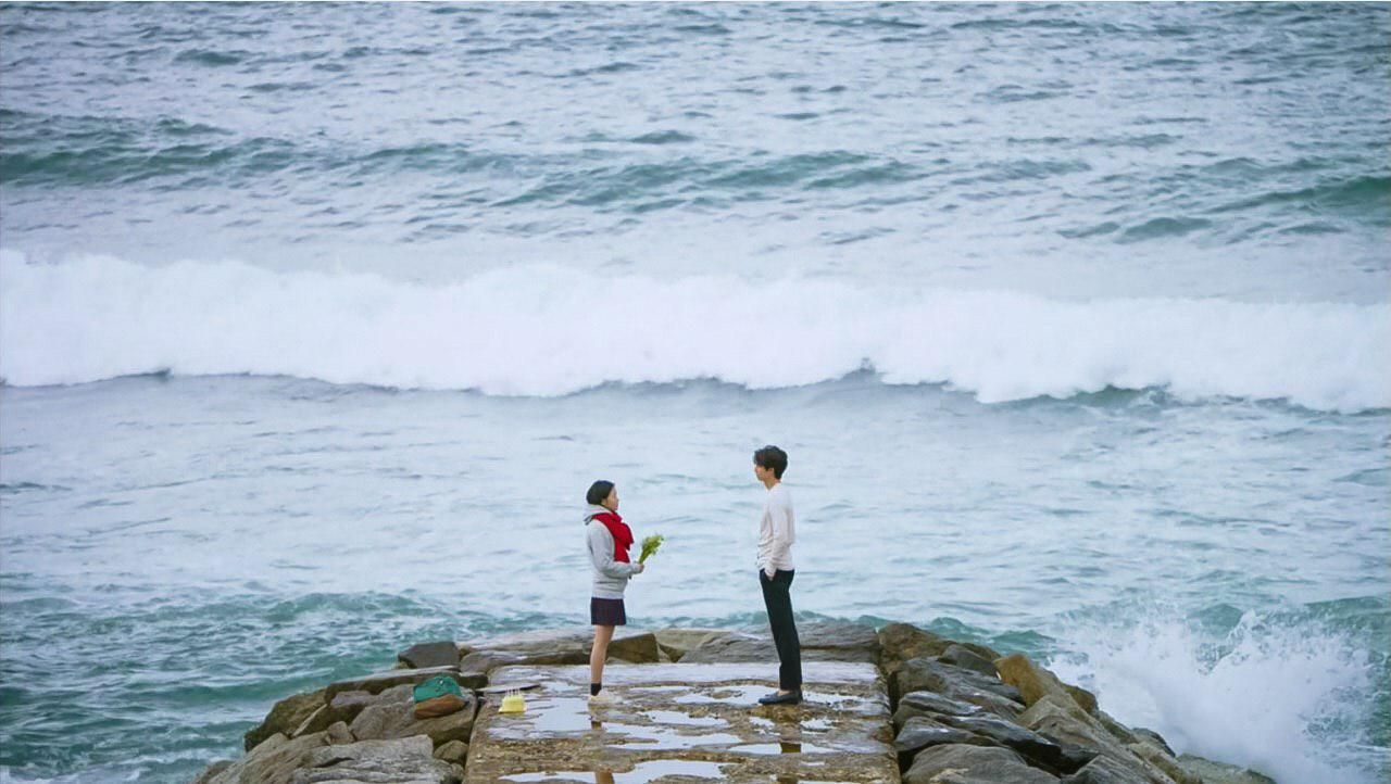 Ji Eun-tak (played by Kim Go-eun) and Kim Shin (played by Gong Yoo) on location at Jumunjin Beach in Gangneung, South Korea, for a scene in ‘Guardian: The Lonely and Great God’ (Photo: Netflix)