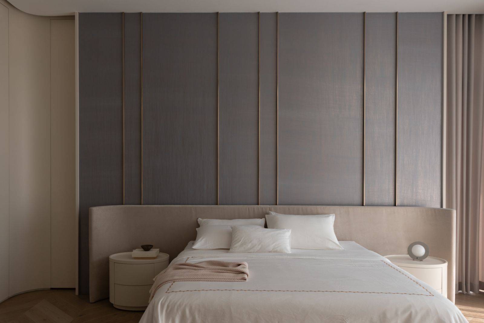 The serene master bedroom (Photo: TWJPTO)