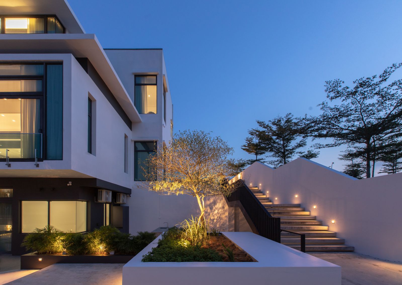Simple lines define the house profile (Photo: Heartpatrick)