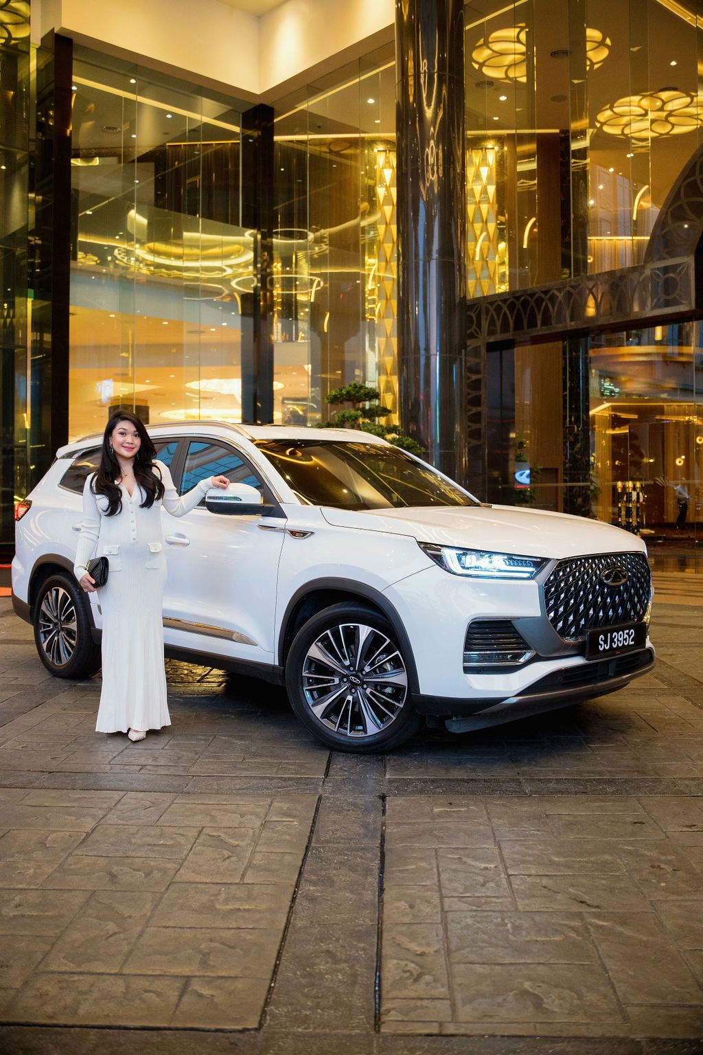 Aida Zunaidi arrived at the event in a matching white Chery Tiggo 8 Pro (Photo: Fady Younis))