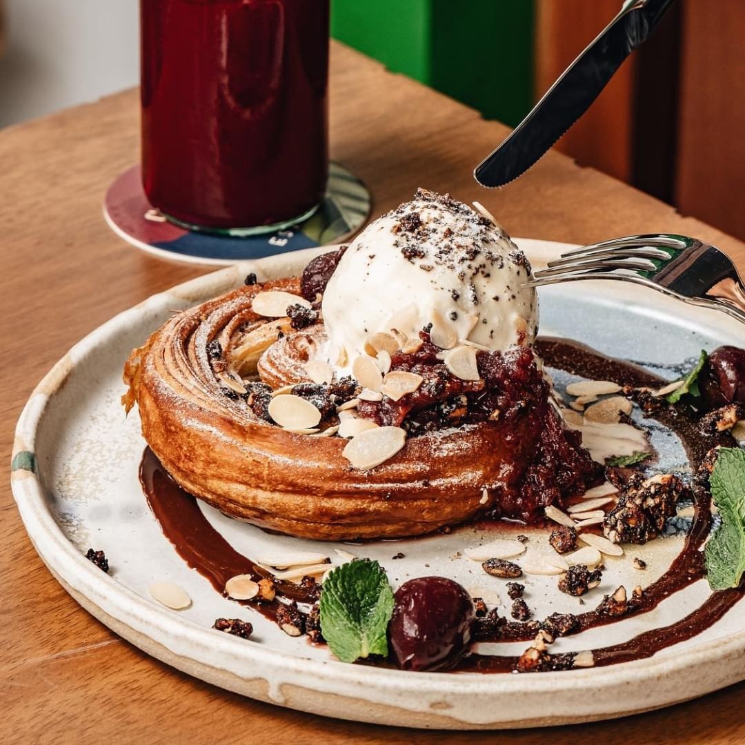 Kouign Amman Toast (Photo: Instagram / @commonmancoffee_kl)