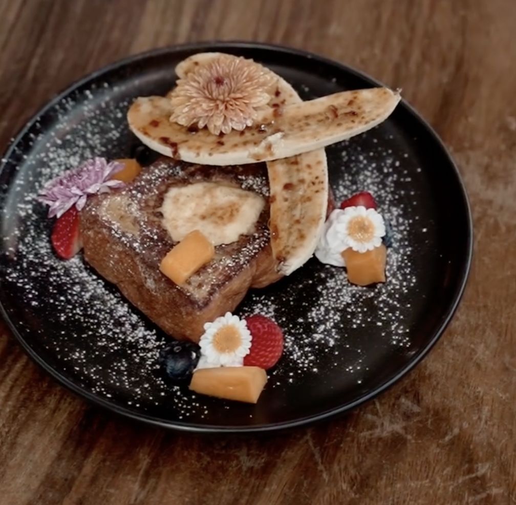Vanilla flan French toast (Photo: Instagram / @yellowbrickroadcafe)