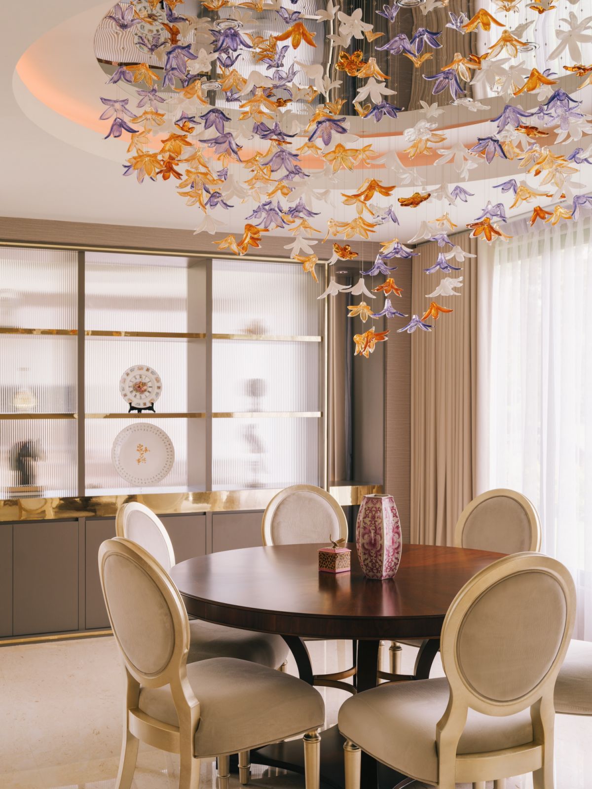 A glass-flower installation brings a romantic air to the dining area (Photo: MarcusL Photography)