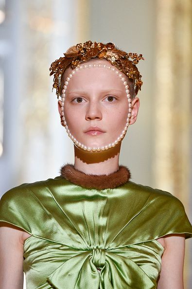 FLORENCE, ITALY - MAY 29:  A model, beauty detail, walks the runway at the Gucci Cruise 2018 show at Palazzo Pitti on May 29, 2017 in Florence, Italy.  (Photo by Pietro D'Aprano/Getty Images)