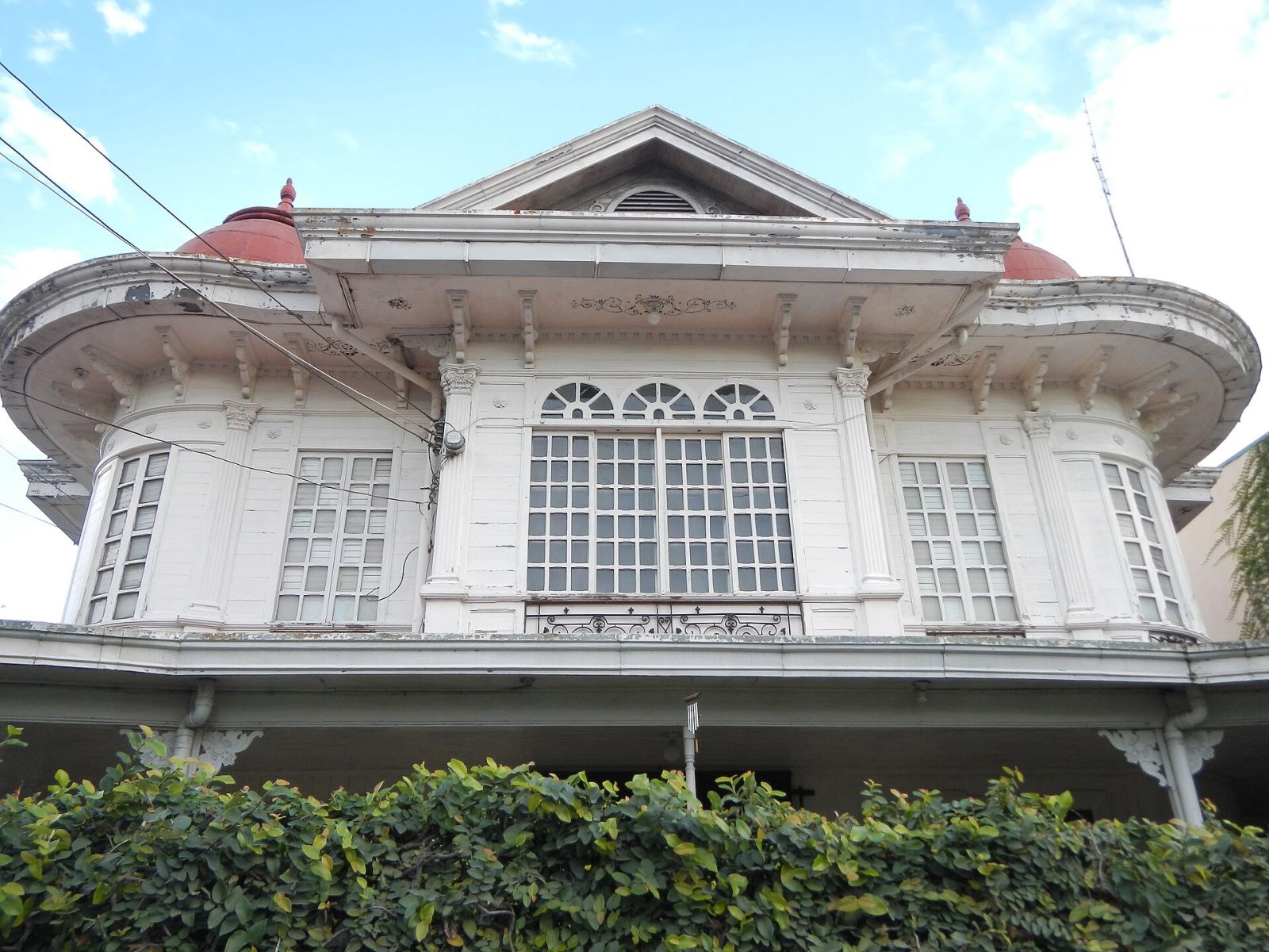 Façade of the Augusto P. Hizon Ancestral Home (Photo: Facebook / Ramon Velasquez)