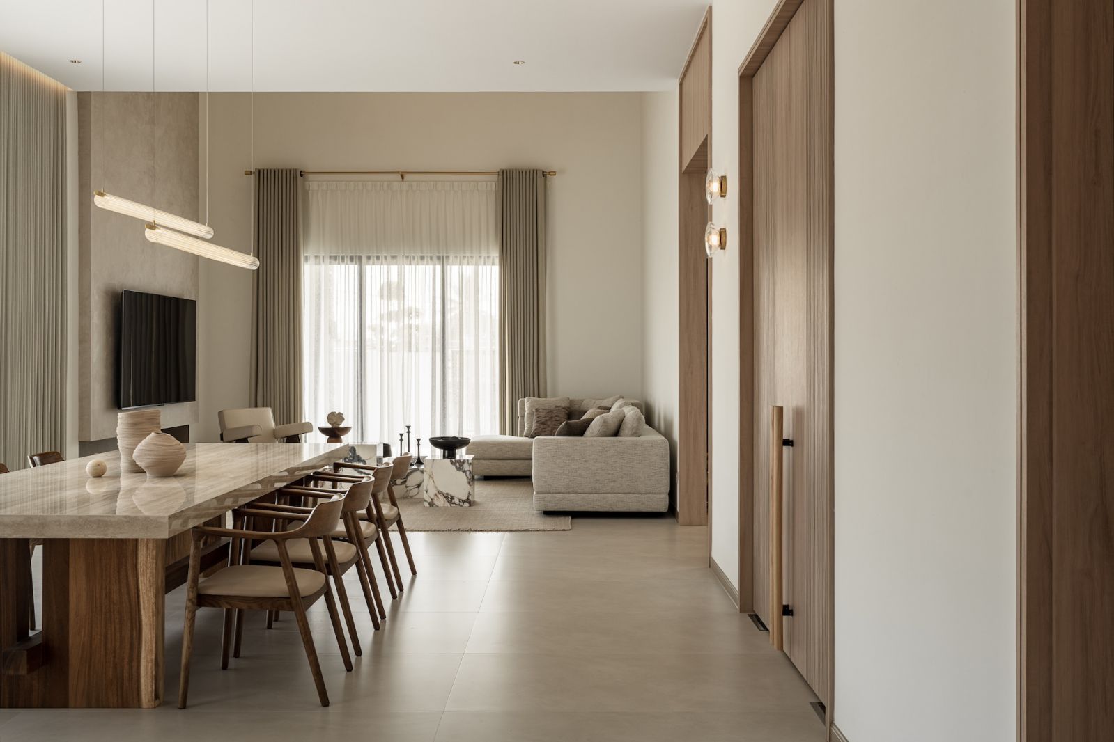 The sintered stone was applied in various forms including the dining table top