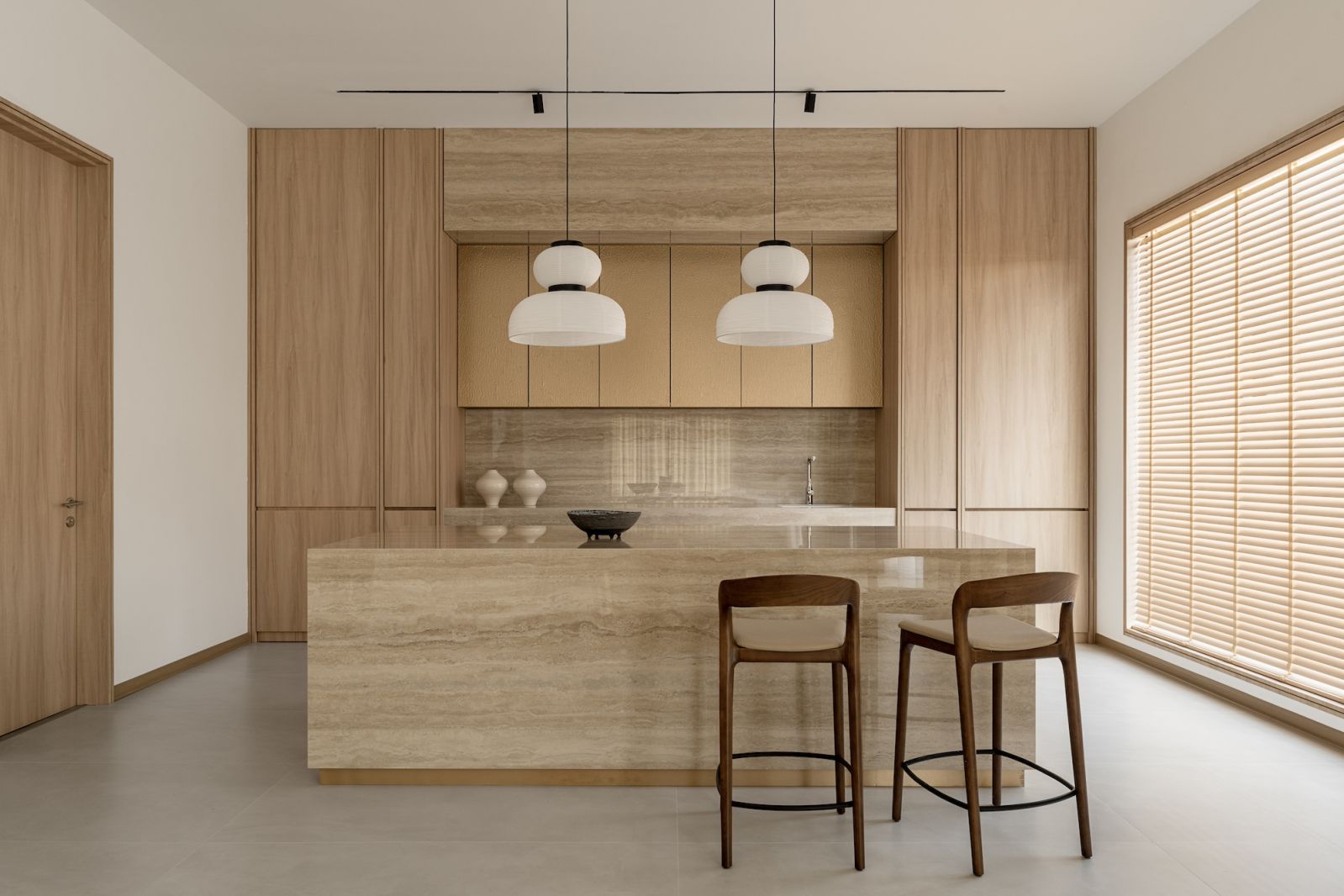 A large curtain wall was added to the dry kitchen to enhance natural light penetration