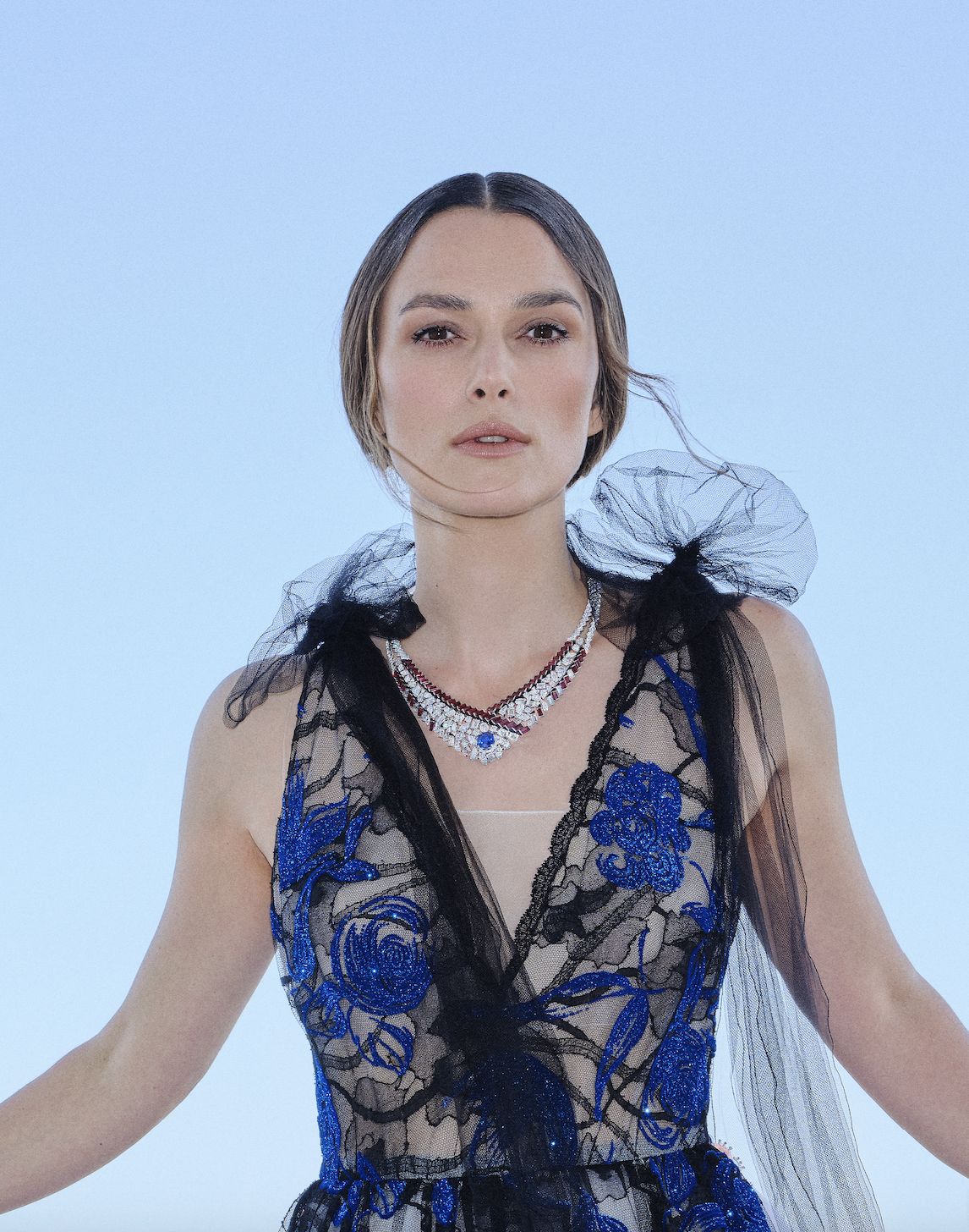 British actress and Chanel Ambassador Keira Knightley attended the high jewelry collection "Haute Joaillerie" dinner. She wore the Graphic Line necklace and the Graphic Line rings.