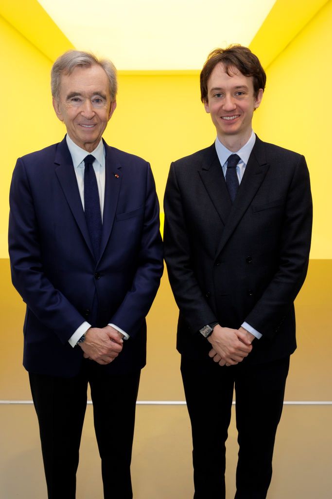 LVMH集團現任總裁Bernard Arnault與其三兒子,也是現任集團鐘錶部門總裁Frédéric Arnault。(Photo by Luc Castel/Getty Images)