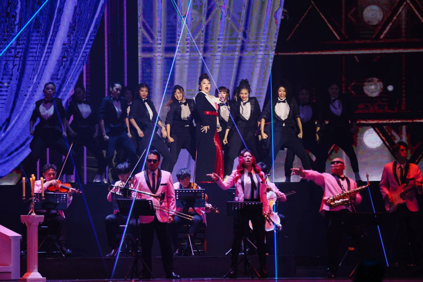 張秀卿領軍演出〈辣妹駕到〉橋段。(Photo: 金曲獎)